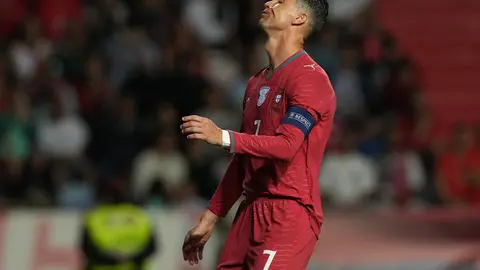 Cristiano Ronaldo falló un par de ocasiones claras para marcar ante Nigeria | AP