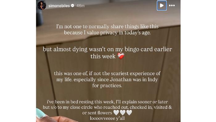 Historia de Simone Biles informando haber sido hospitalizada | CAPTURA