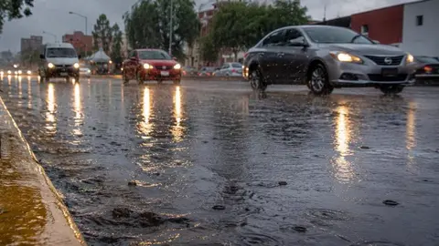 Las lluvias previstas podrían reducir la visibilidad en carreteras y complicar la movilidad en zonas urbanas./ X