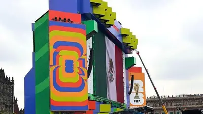 Hombre cae en el Fan Fest del Zócalo de la CDMX