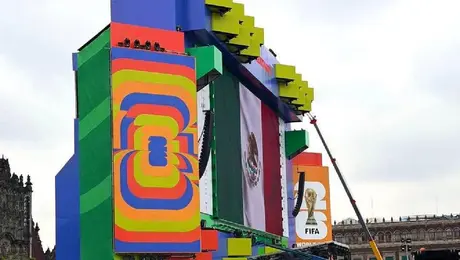 Hombre cae en el Fan Fest del Zócalo de la CDMX