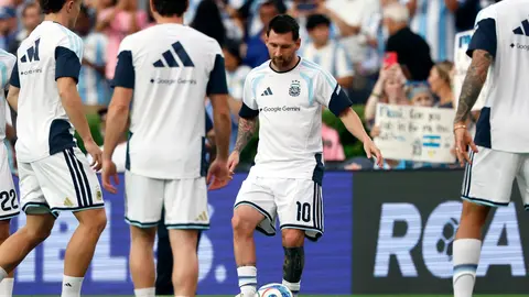 Messi entrenando previo al partido de Argentina ante Islandia | AP