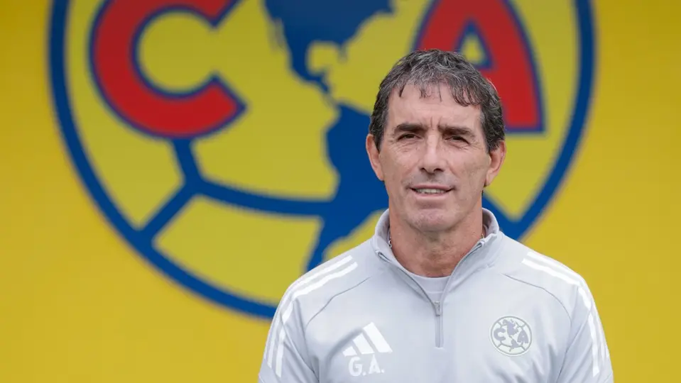 Guillermo Almada ya luce los colores del América I X: América