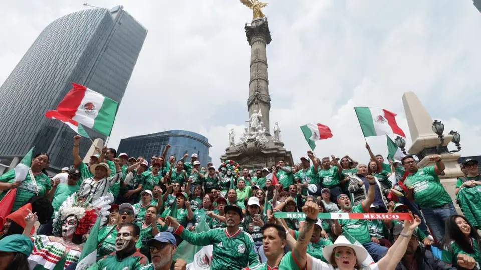 Afición de la Selección de México en el Ángel de la Independencia | X: @GobCDMX