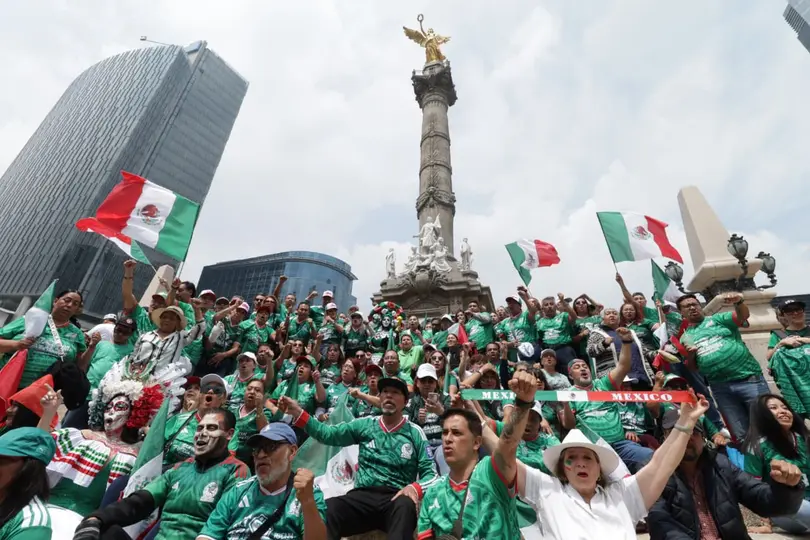 Afición de la Selección de México en el Ángel de la Independencia | X: @GobCDMX