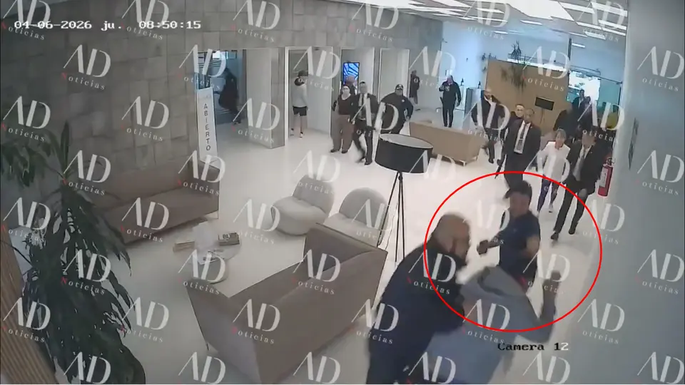 El alcalde de Metepec, Fernando 'N', entró a un club privado para golpear a una persona junto a su personal de seguridad / Especial