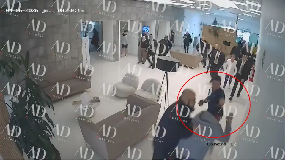 El alcalde de Metepec, Fernando 'N', entró a un club privado para golpear a una persona junto a su personal de seguridad / Especial