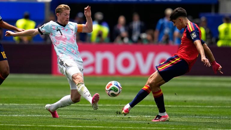 Kevin De Bruyne pelea el balón en Los Angeles | AP