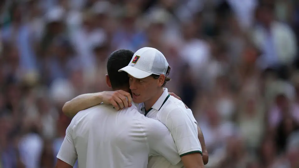 Jannik Sinner deja fuera a Novak Djokovic l AP