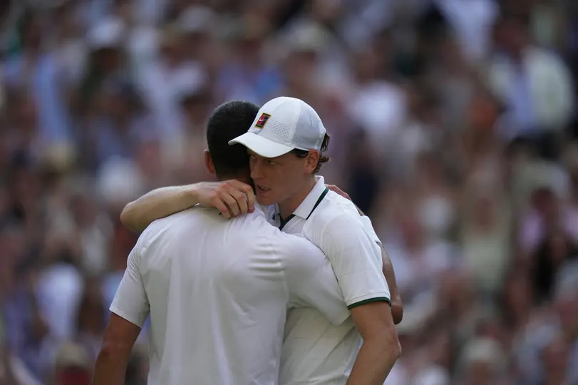 Jannik Sinner deja fuera a Novak Djokovic l AP