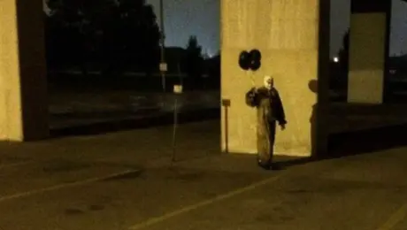 VIDEO: Vecinos alertan por hombre disfrazado de 'payaso maldito' que recorre calles de Morelia