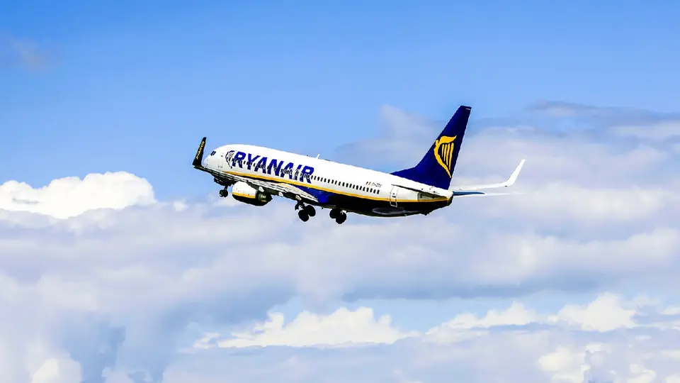 El avión de la aerolínea Ryanair tuvo que regresar al aeropuerto de donde partió / Especial