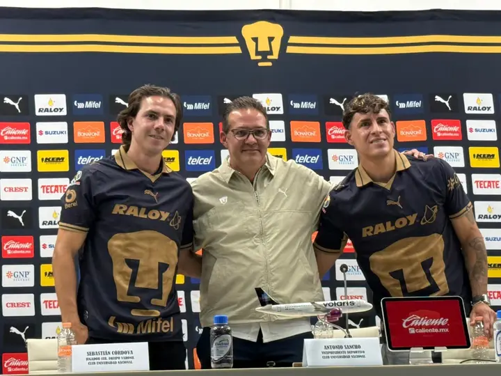 Pumas presentando a Sebastián Córdova y Cristian Calderón l RÉCORD
