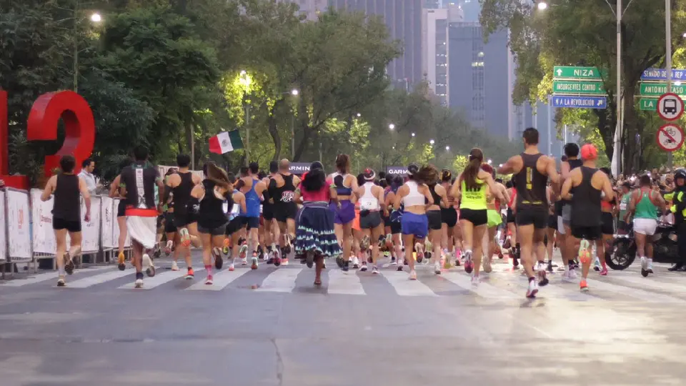 Desde la madrugada del domingo estarán cerradas algunas calles y avenidas / FB: @21KCDMX