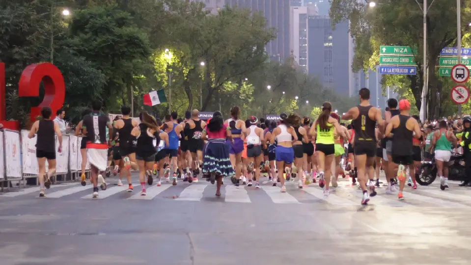 Desde la madrugada del domingo estarán cerradas algunas calles y avenidas / FB: @21KCDMX
