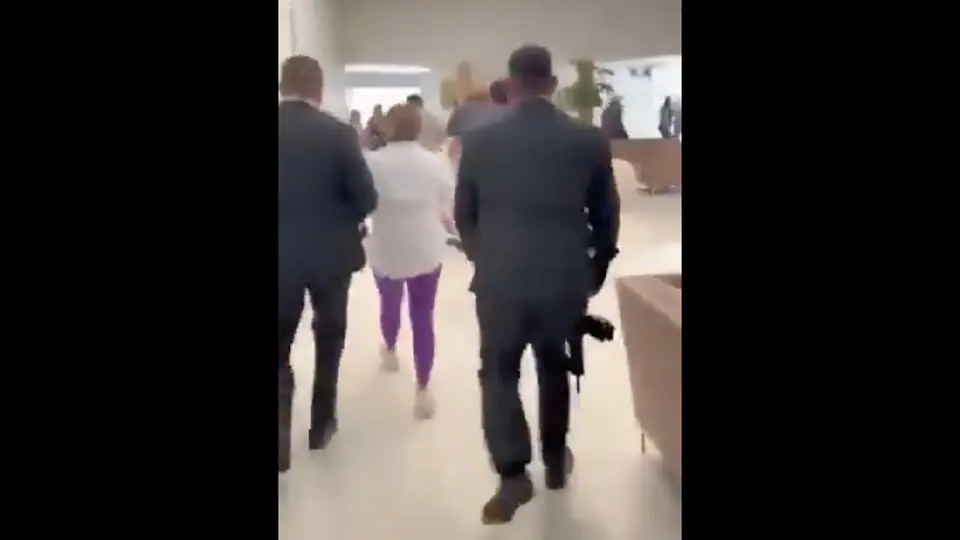 Videos en redes muestra que la gente del alcalde portaba armas largas / Especial