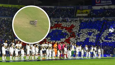 Cancha del Estadio Ciudad de los Deportes en terribles condiciones; personal de Cruz Azul asiste al recinto