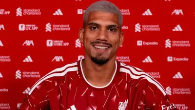 Liverpool presenta a Ronald Araújo; será cedido hasta final de temporada