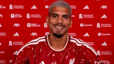 Liverpool presenta a Ronald Araújo; será cedido hasta final de temporada