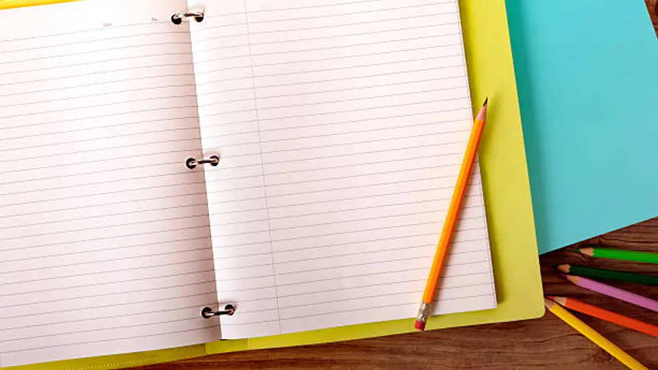 Cuadernos de distintas marcas fueron sometidos a pruebas de resistencia y número de hojas./istock