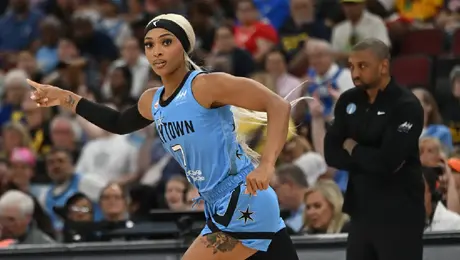 DiJonai Carrington desata polémica en la WNBA tras expulsión ante Sophie Cunningham