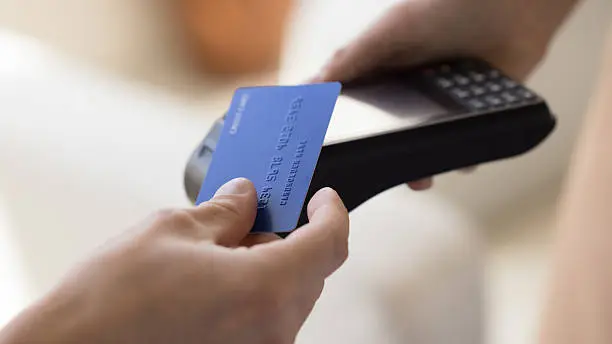 Revisar los movimientos permite detectar cargos no reconocidos./istock