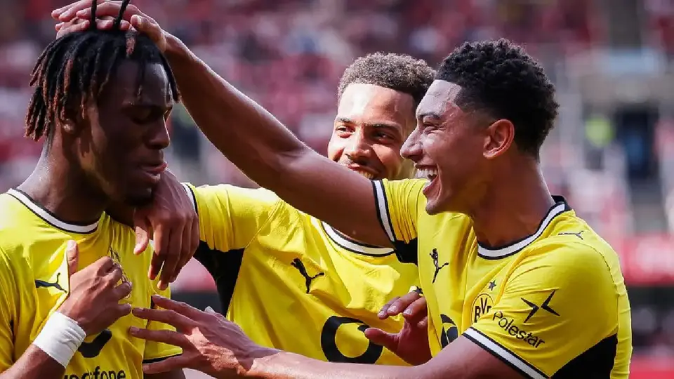 ¡Arruinan la presentación! Borussia Dortmund amarga la fiesta del Arsenal y conquista la Emirates Cup