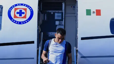 Cruz Azul sufre complicaciones en su viaje a Chicago por fallas en su avión