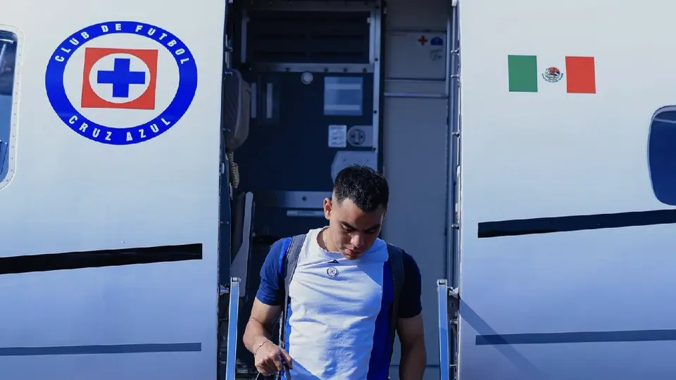 Cruz Azul sufre complicaciones en su viaje a Chicago por fallas en su avión