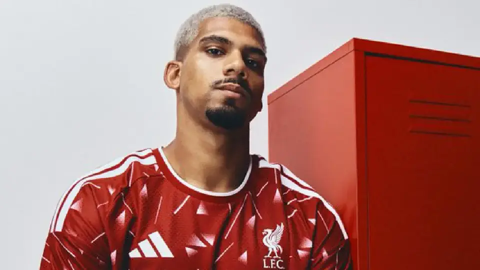 Ronald Araújo, con Liverpool | @LFC