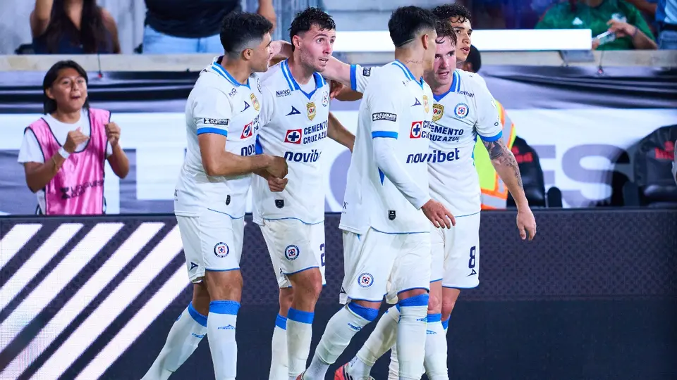 Jugadores de Cruz Azul celebrando el gol de Paradela ante New York City | MEXSPORT