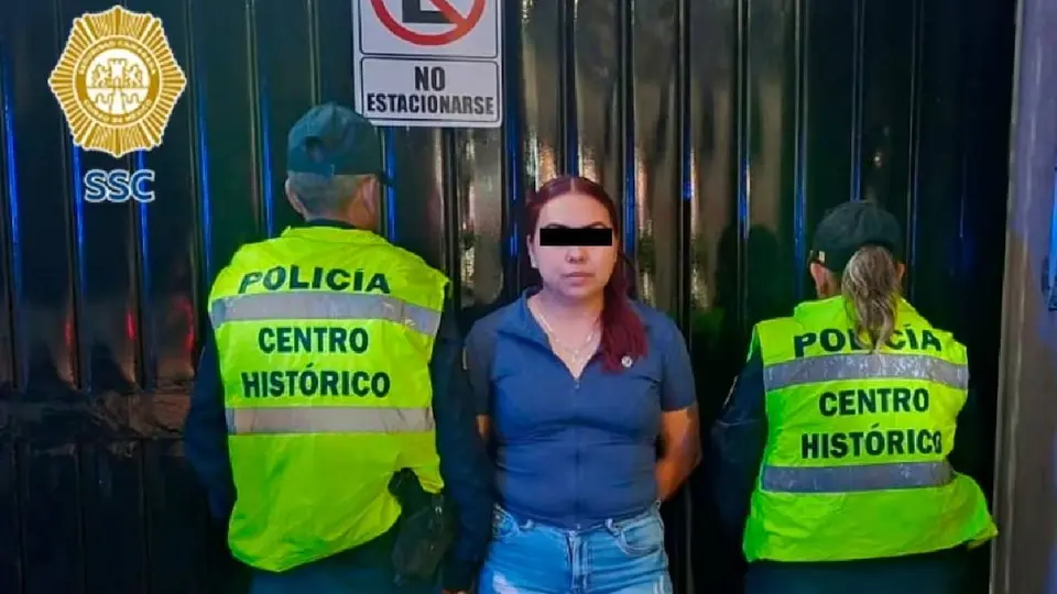 Detienen a mujer con 81 billetes falsos en CDMX; llevaba pasaportes, credenciales y actas