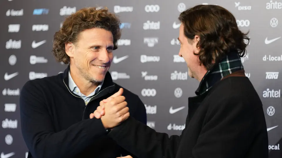 Presentación de Forlán con Uruguay l AP