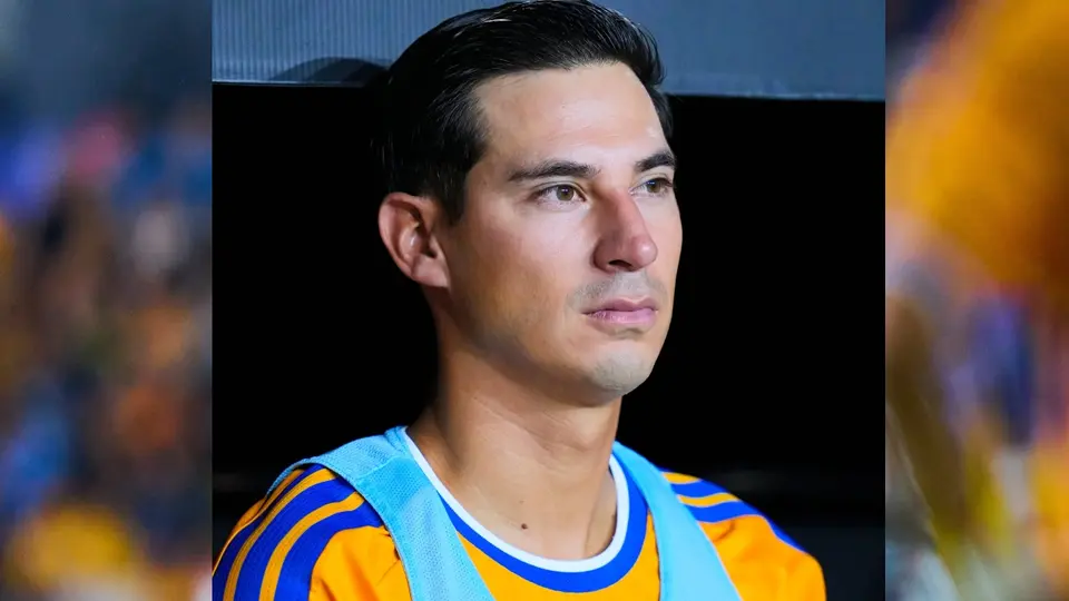 Diego Lainez, en la banca en un partido de Tigres | MEXSPORT