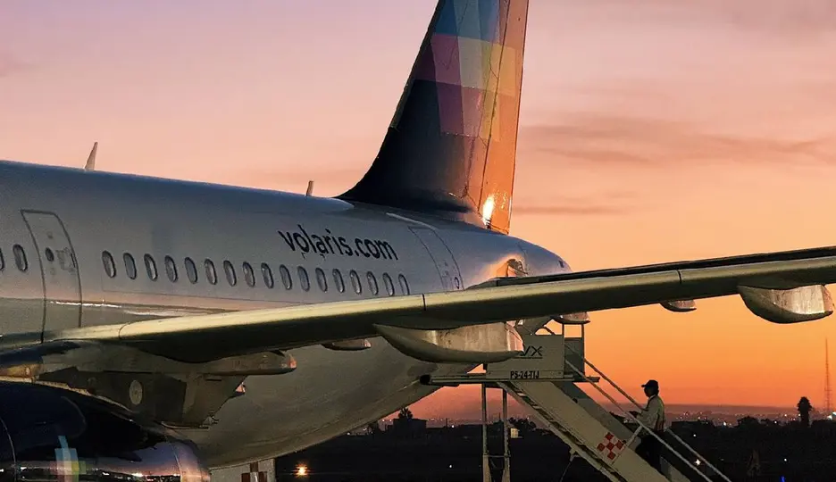 La tripulación actuó ante el aparente problema cardiaco del viajero / @Volaris