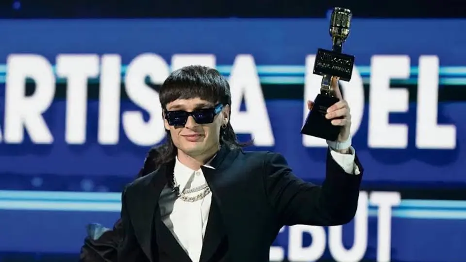 El cantante mexicano suma 17 candidaturas a los premios./Billboard