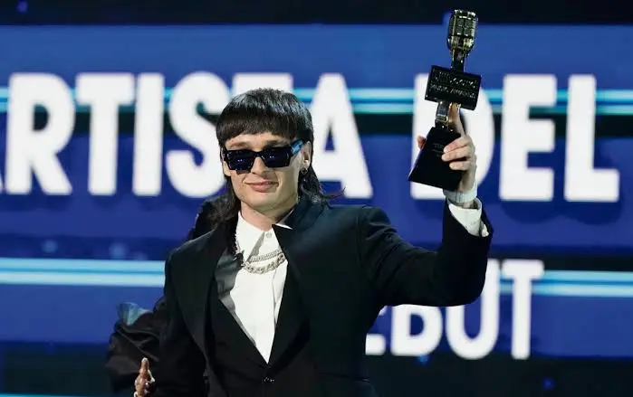 El cantante mexicano suma 17 candidaturas a los premios./Billboard