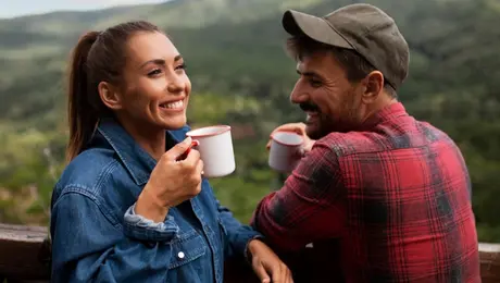 ¿Se dice “buen día” o “buenos días”? La RAE aclara cuál es correcto