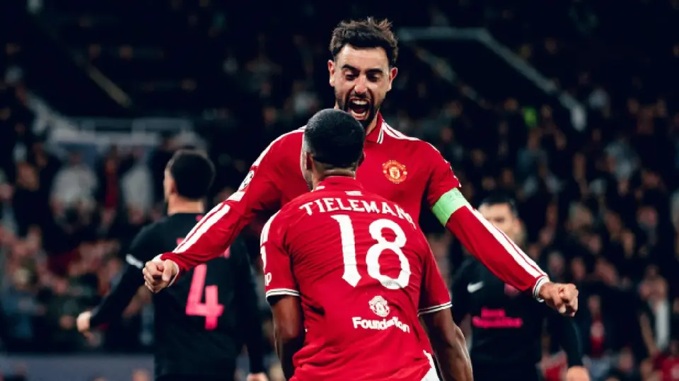 Bruno Fernandes y Youri Tielemans | x:@ManUtd