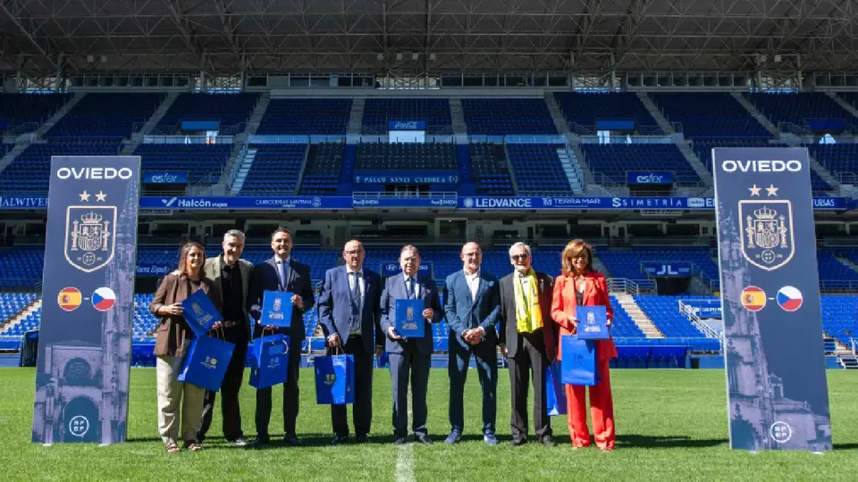 Luis de la Fuente en el Carlos Tartiere | x:@RealOviedo