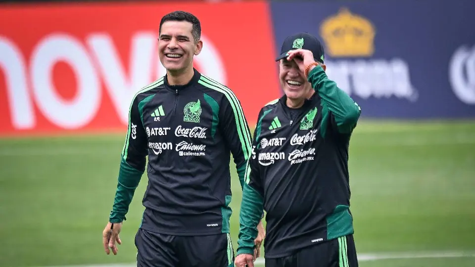 Javier Aguirre y Rafa Márquez en un entrenamiento de la Selección Mexicana | IMAGO7