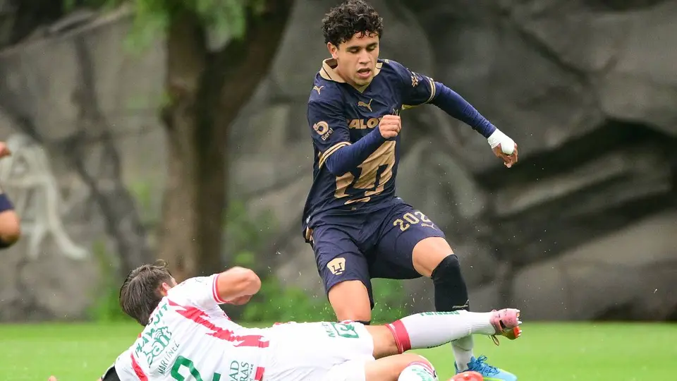 Julio Domínguez Jr enfrentando a las categorías inferiores de Necaxa | IMAGO7