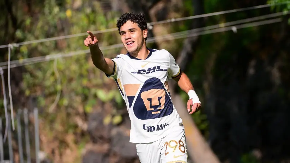 Julio Domínguez Jr celebrando un gol con la cantera de Pumas | IMAGO7