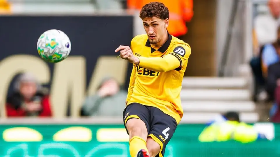 Santiago Bueno jugando con los Wolverhampton Wanderers | INSTAGRAM