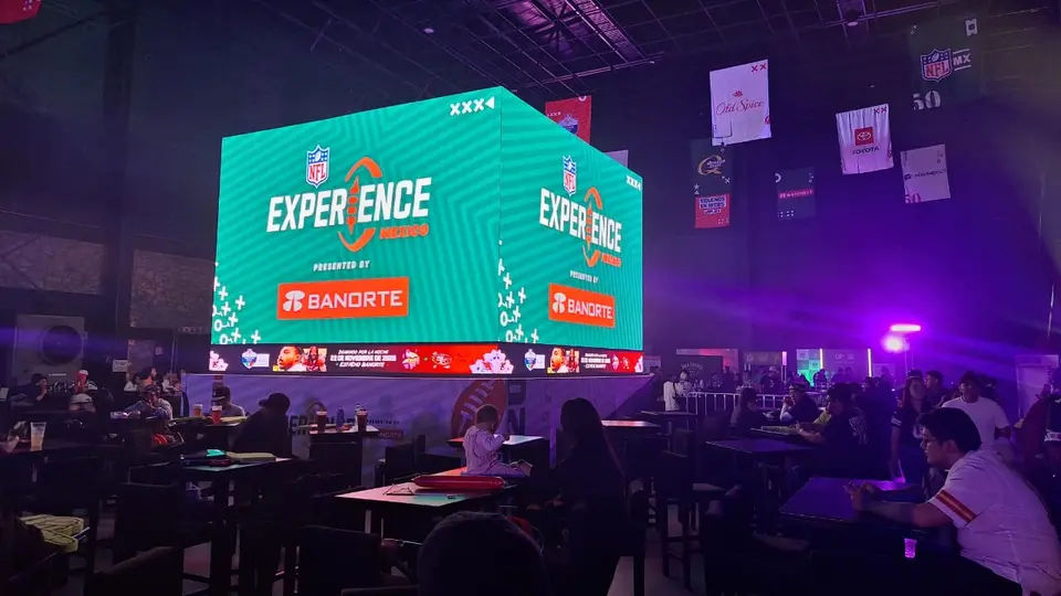Aficionados calientan motores en el NFL Experience México
