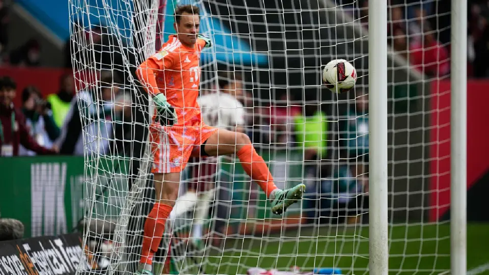 ¡Increíble error de Neuer! Bayern Múnich recibe gol a los ocho segundos