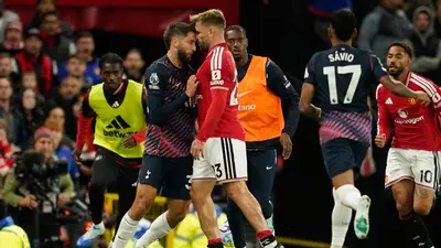 Manchester United deja escapar el triunfo ante Tottenham para terminar igualados 1-1