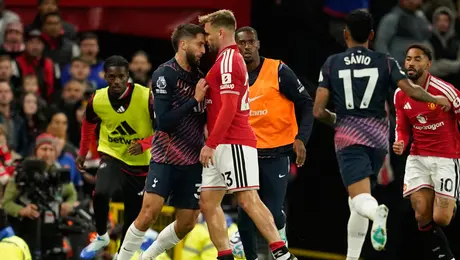 Manchester United deja escapar el triunfo ante Tottenham para terminar igualados 1-1