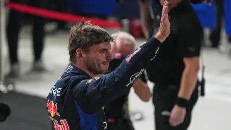 Max Verstappen vuelve a aparecer y conquista la pole position en Singapur