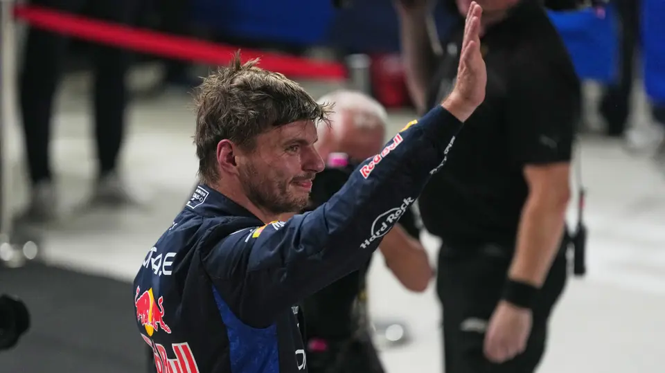 Max Verstappen celebra la pole position en Singapur | AP
